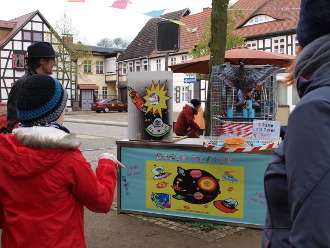 dosenwerfen 2 curiosa-familienjahrmarkt