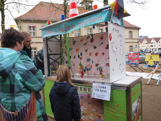 curiosa-familienjahrmarkt fadenziehen